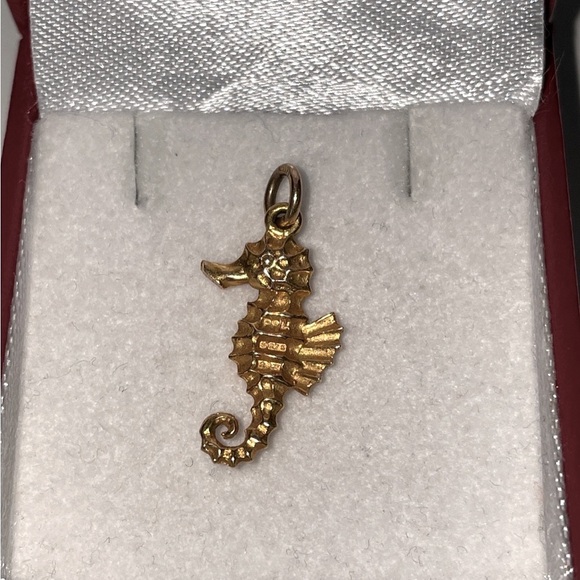 Solid 9K 375 (not 14K) Yellow Gold Seahorse Charm Pendant for Bracelet Necklace - Picture 6 of 10